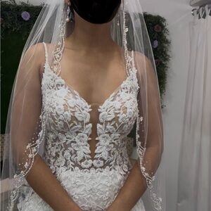 Exquisite White Lace Bridal Veil